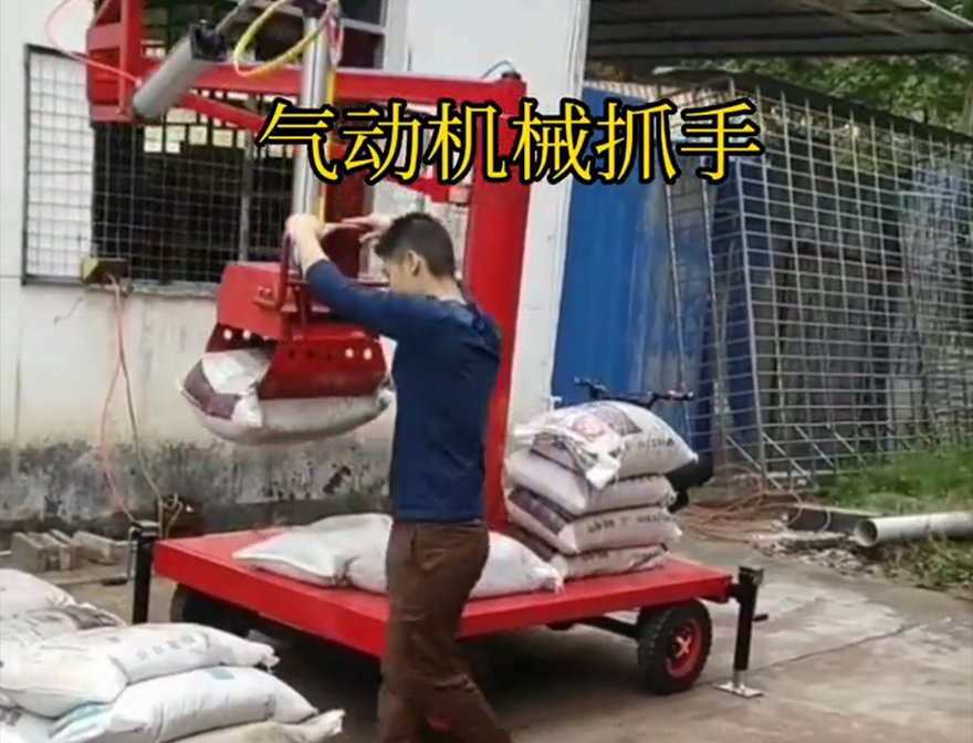 清徐县机械抓手助力机械臂详细视频农用随车抓饲料抓袋机那里有机械抓手青储搬运机